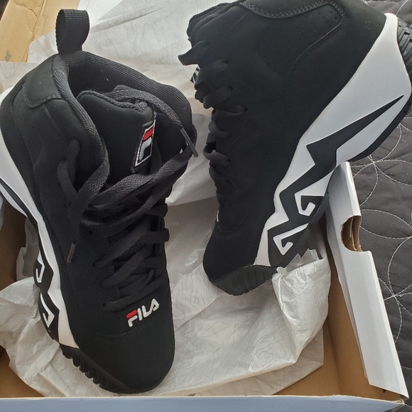 FILA MB Kids Size US6 Brand New in Box - Picture 2 of 7